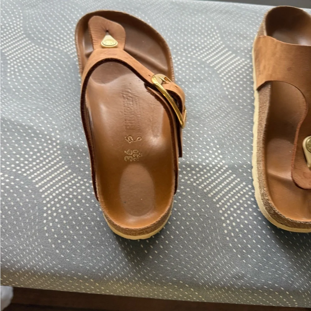Birkenstock Gizeh Brown Sandals with Gold Buckle - Picture 4 of 10